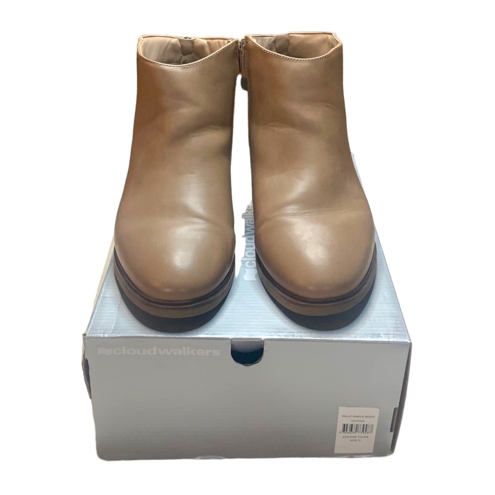 Cloudwalkers Tan Flat Side Zip Booties Women’s Size 11 (wide width, plus size)